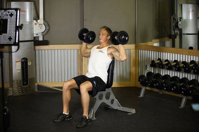 Dumbbell Shoulder Press – start position